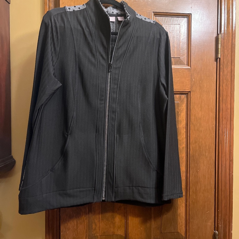 NWT Chico’s Zenergy Front Zip Jacket.  Black.  Sz. 12/14.